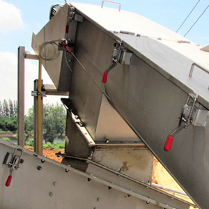 Shaftless screw conveyor for dewatered sludge